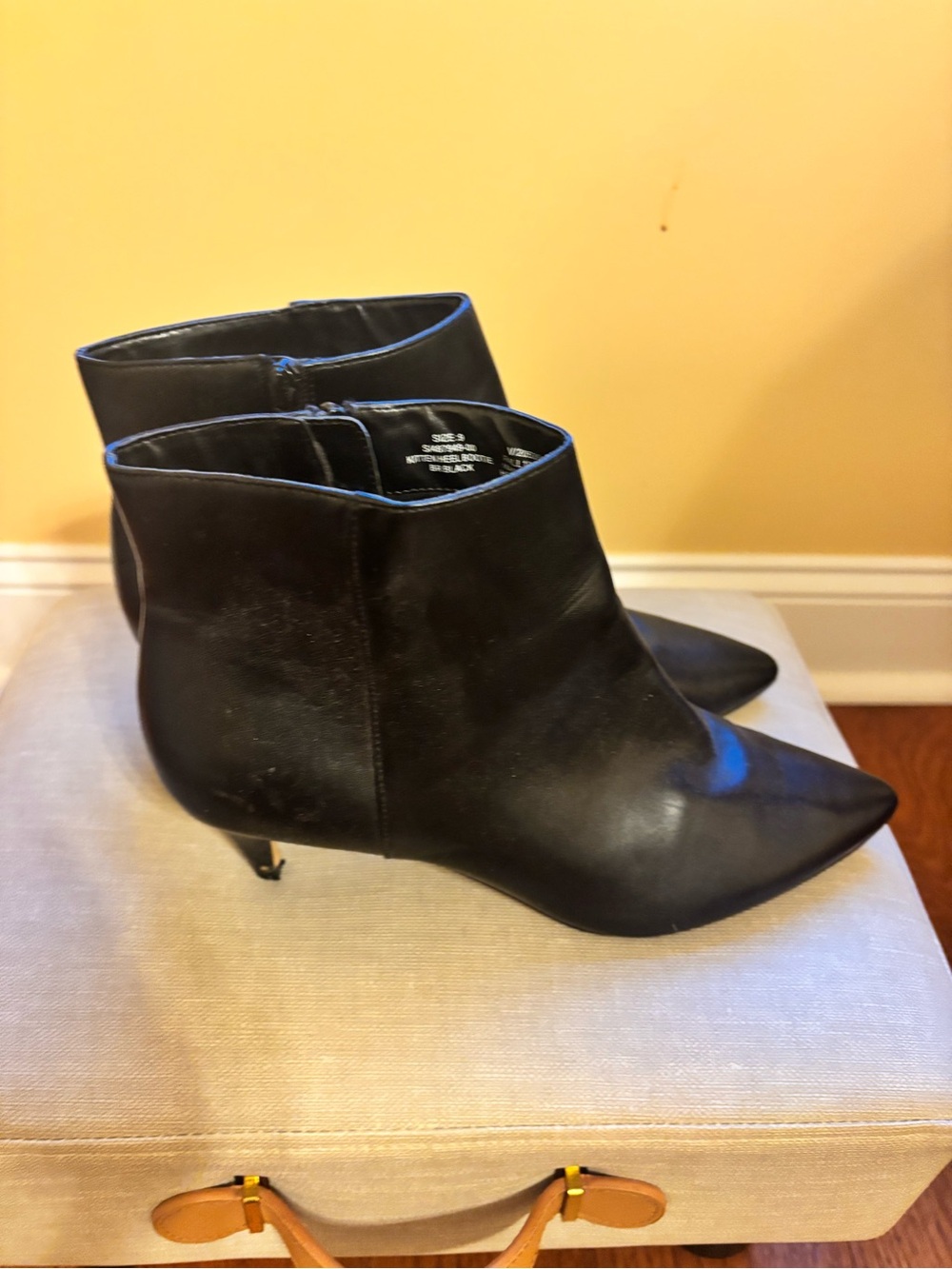 Banana Republic Black Pointed-Toe Leather Ankle Booties